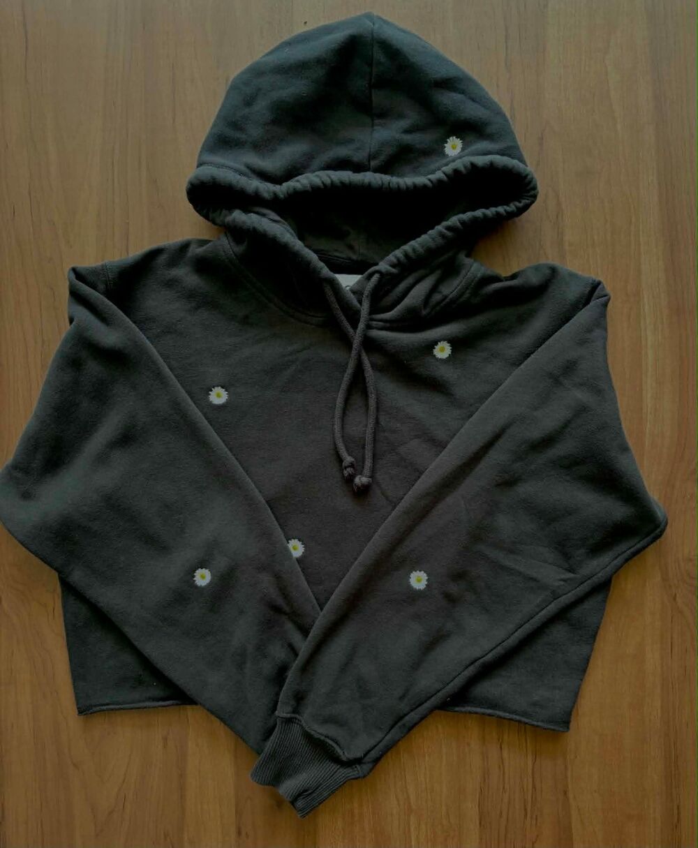 Hollister Black Cropped Daisy-Embroidered Hoodie - Women